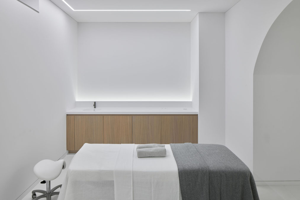 ArchDesign used white Corian solid surface for the vanities and worktops in the Tower Spa