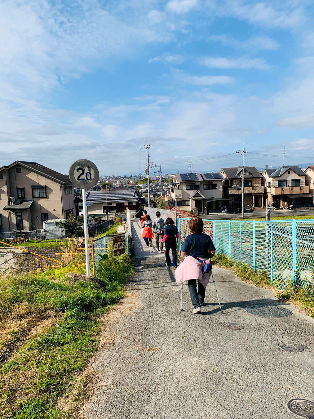 急な上り坂の後には下り坂