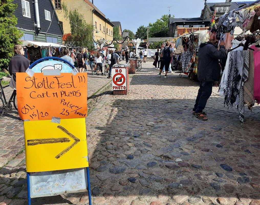 Quand on arrive dans la partie dédiée au commerce, il est interdit de faire des photos