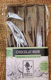 tablette 100g de chocolat noir bio 72% de cacao pure origine equateur aux amandes et graines de chanvre toastées dans son emballage compostable 