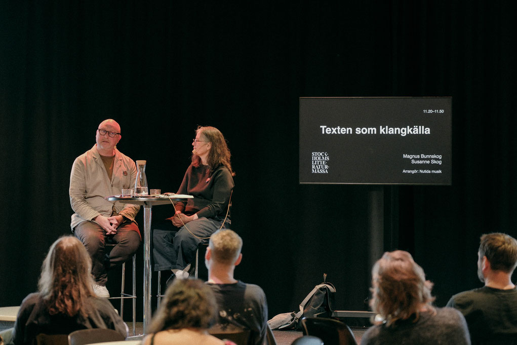 Magnus Bunnskog och Susanne Skog samtalar på Stockholms Litteraturmässa. Foto: Johny Isaksson