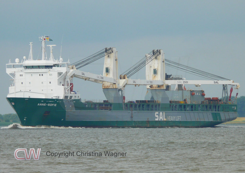 Die ANNE-SOFIE am 06.07.2025 gänzlich im neuen Look auf der Elbe unterwegs