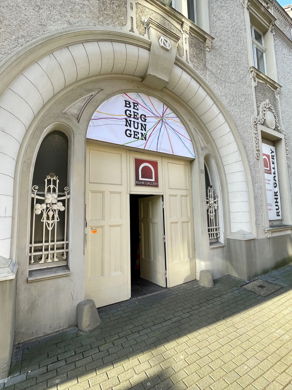 ÖPNV = "Stadtmitte" / NAVI: = "Delle 54" / EINGANG: = "Ruhrstraße 3 / Ecke Delle"