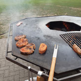 Viel Platz für leckere Steaks. 