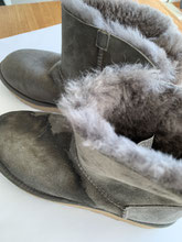 UGGムートンブーツの水シミをクリーニング