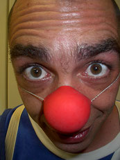 Nahaufnahme Clown Thizou, Klinikclown, rote Nase