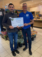 Foto: Symbolische Scheckübergabe