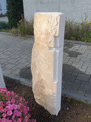 Grabstein mit vertieftem Kreuz Paul Widmer