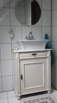 Badezimmeridee: Waschtisch aus Massivholz
