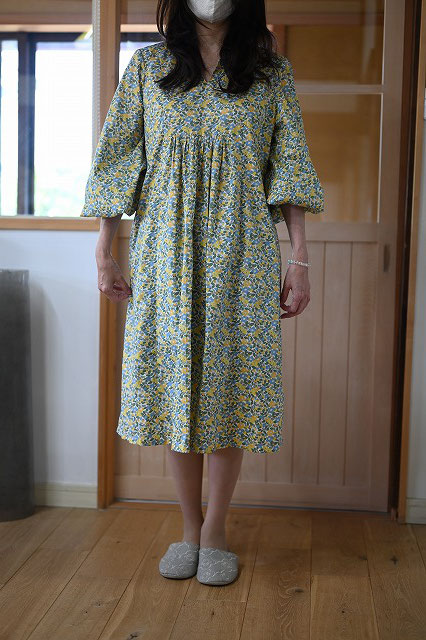 リバティ生地のバルーン袖ワンピース 服工房 リバティ生地のバルーン袖ワンピース 服工房