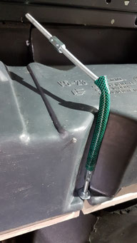 Frischwasser Tankhalterung mit Gewindestangen