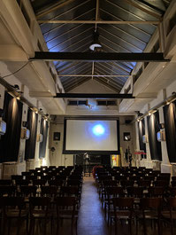 Foto vom Saal im Lichtmeßkino Hamburg-Altona vor der Lesung mit Alex Roller