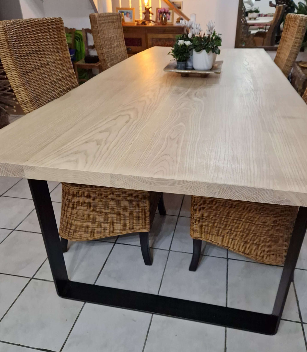 pied de table en frêne