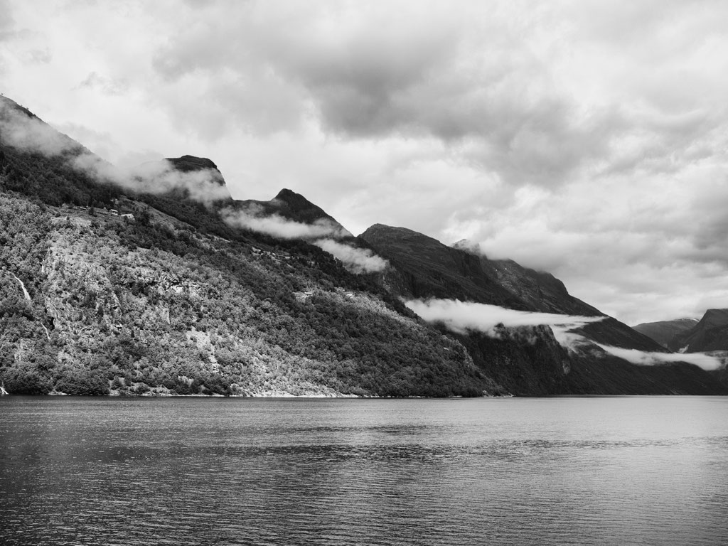 Landschaft am Geiranger-Fjord