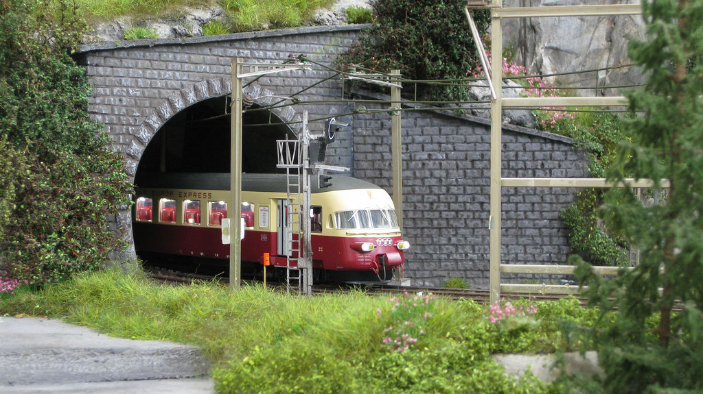 Neues Tunnelportal an der linken Bahnhofsausfahrt ist auch in 2021 entstanden