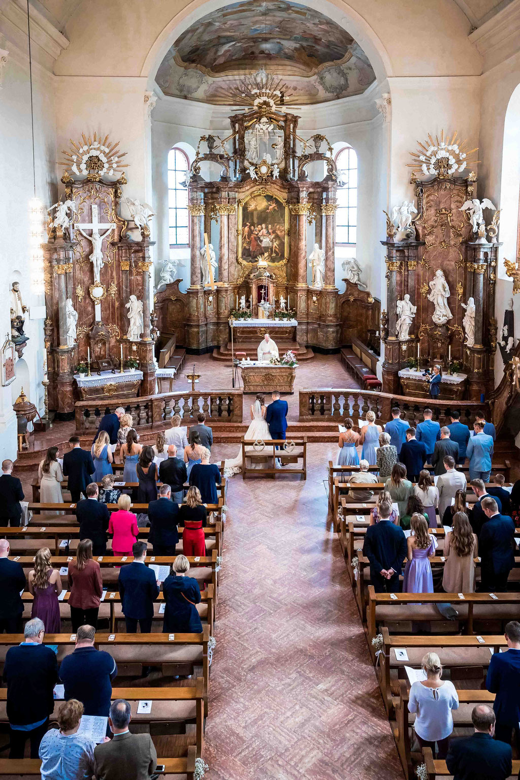 Innenraum Vogelperspektive katholische Pfarrkirche St. Peter und Paul in Hochheim am Main, Bahnhofstraße, 65239 Hochheim am Main, Innenansicht 