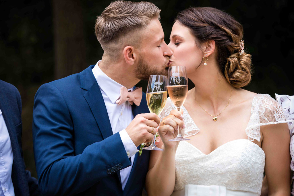 Kreative Hochzeitsfotos in Wiesbaden, Authentische Hochzeitsbilder, professioneller Hochzeitsfotograf, Standesamt Wiesbaden