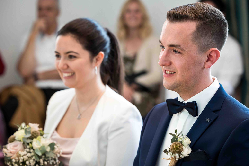 Hochzeit im Standesamt Wiesbaden, Trausaal Standesamt Wiesbaden, Hochzeitsfoto Standesamt Wiesbaden