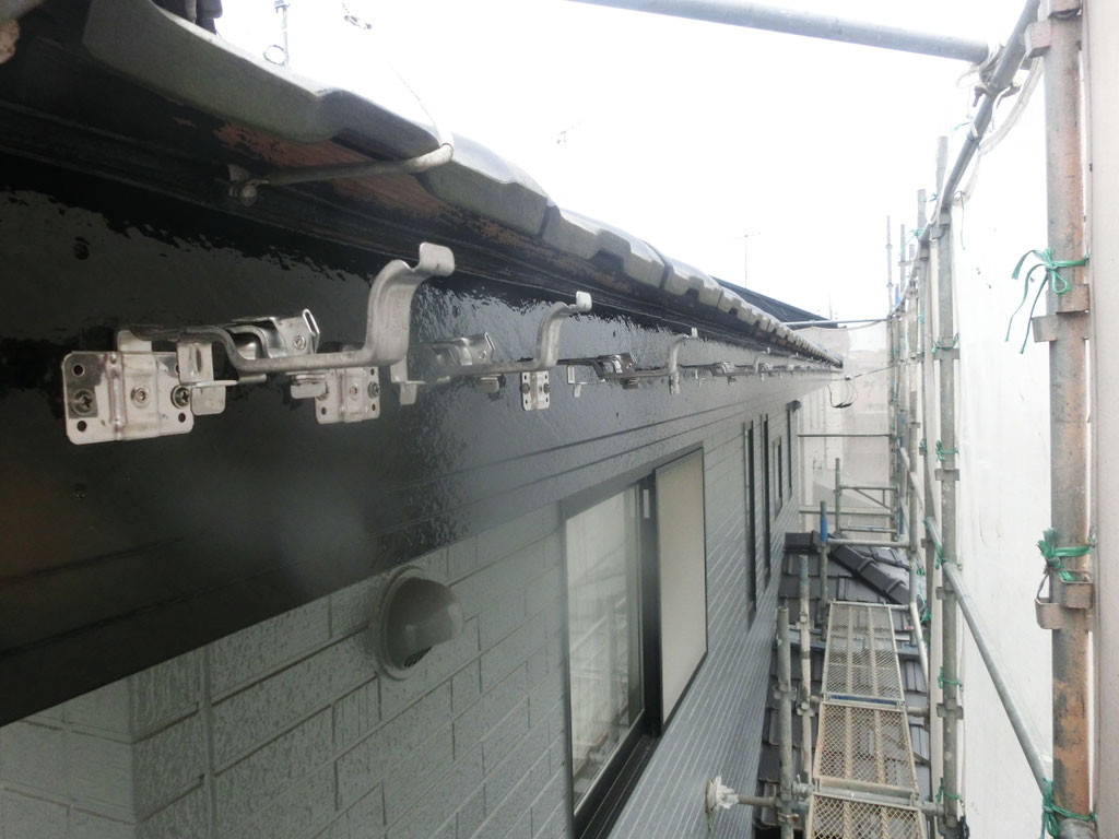 支持金具取付け