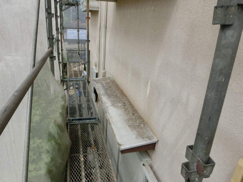庇上トタン/施工前