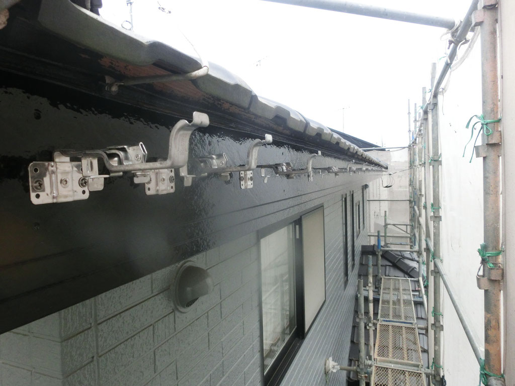 支持金具取付け