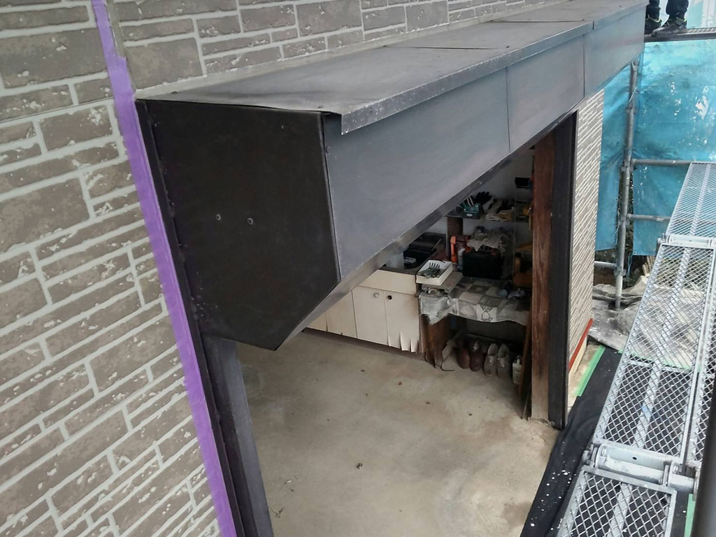 鉄製のシャッターＢＯＸ（下地処理後）