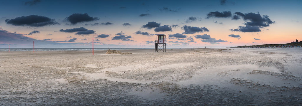 Hauptstrand mit neuem Badeturm