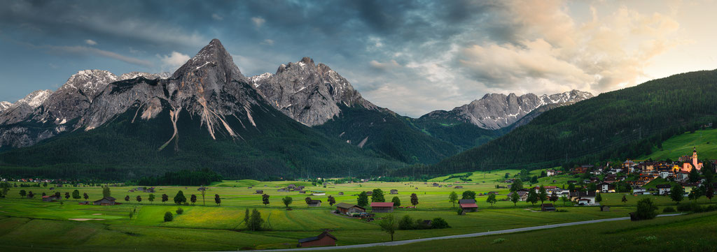 Zugspitze Blick Richtung Ehrwalder Sonnenspitze