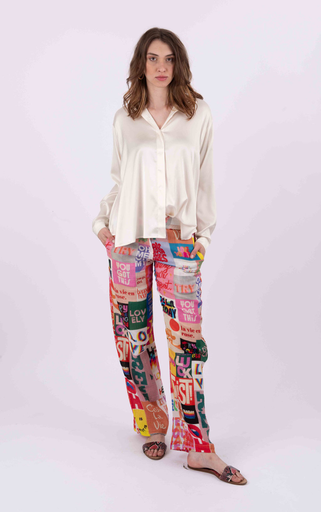 Blouse Leni 235- ES/SS/LC Ivory  + Pants Robi 271- ES/SS/LC  Print W15