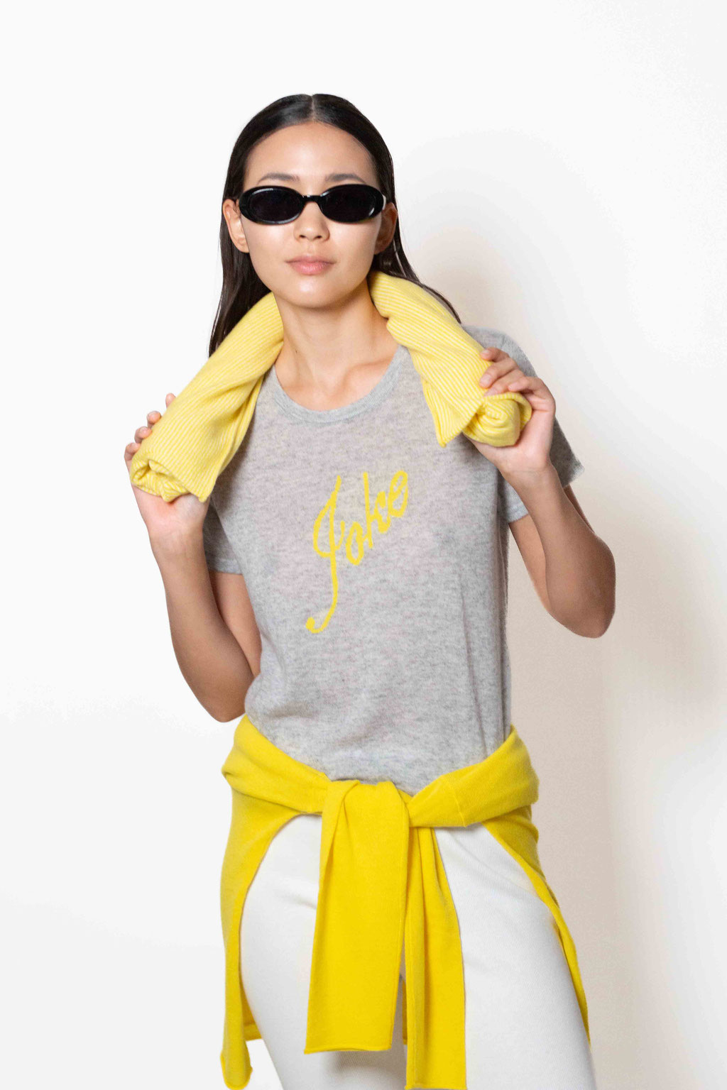 Short Sleeve Sweater E26-50-K08-2 Gris, Pants E26-22-05-1 Off White