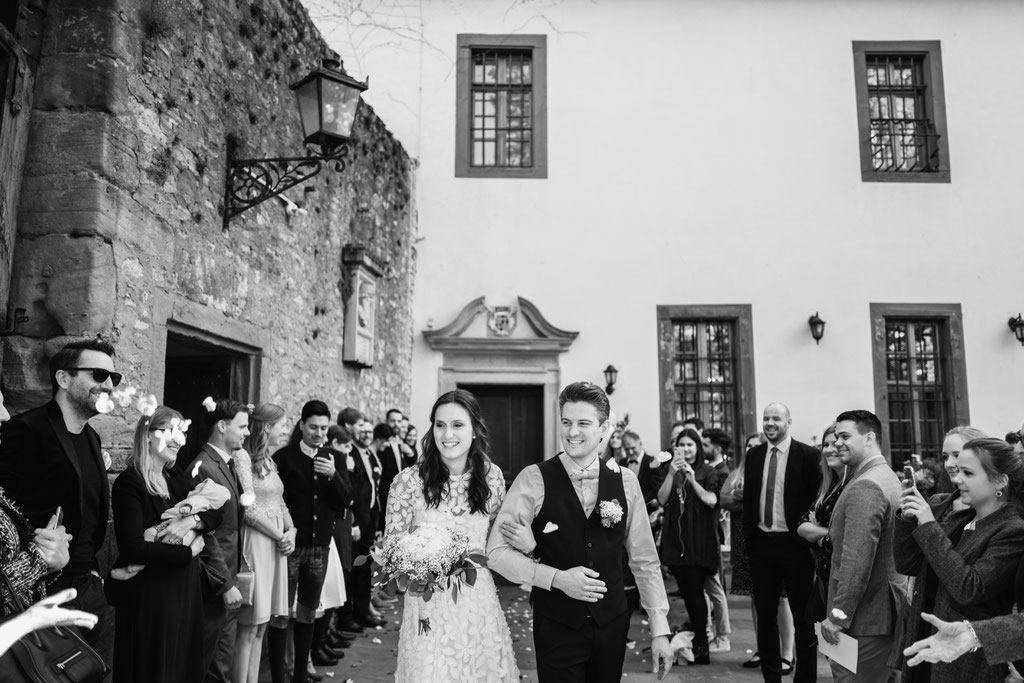 Hochzeitsfotografin Idstein, Burghof Eltville