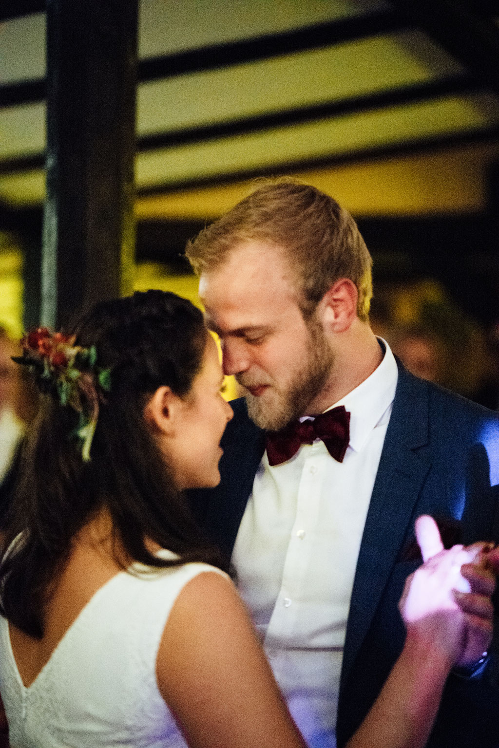 Brautpaartanz, tanzen, innig, Liebe, Hochzeit, Freie Trauung, Hubertushütte, Lentschik, Hochzeitsfotografin Rheingau, Wiesbaden
