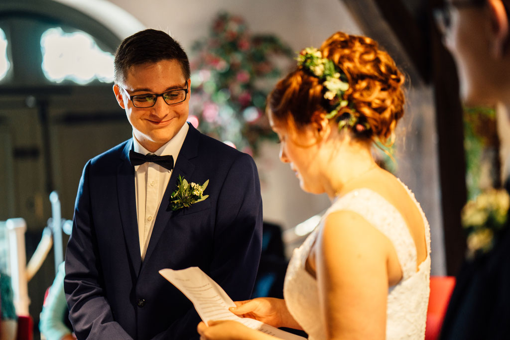 Lentschik, Hochzeitsfotografin Rheingau, Wiesbaden, Standesamt Geisenheim, Scheune, Gelübde, Braut, Bräutigam, Eheschließung, Trauung