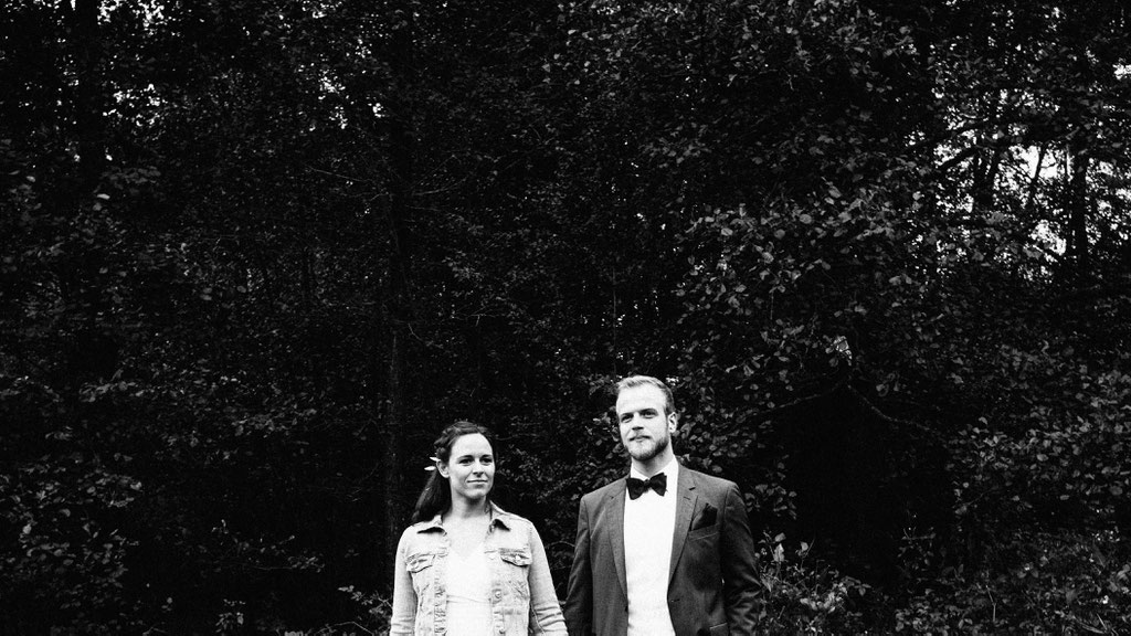 Brautpaaraufnahmen, Schwarz weiß, Hochzeit, Freie Trauung, Hubertushütte, Lentschik, Hochzeitsfotografin Rheingau, Wiesbaden