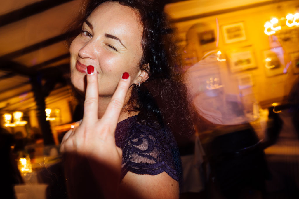 Party, Tanzen, Lichter, Stimmung, Hochzeit, Freie Trauung, Hubertushütte, Lentschik, Hochzeitsfotografin Rheingau, Wiesbaden