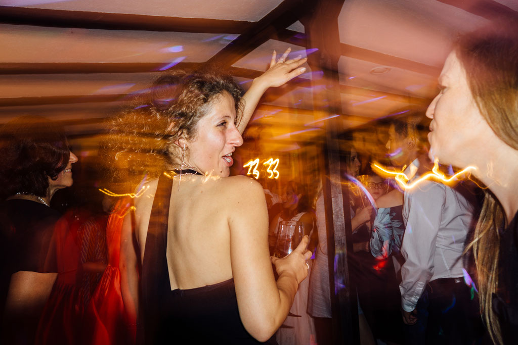 Party, Tanzen, Lichter, Stimmung, Hochzeit, Freie Trauung, Hubertushütte, Lentschik, Hochzeitsfotografin Rheingau, Wiesbaden
