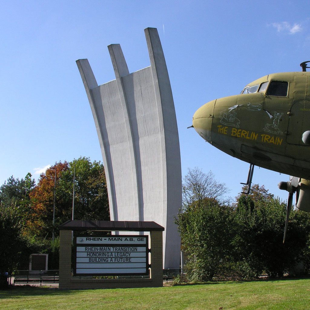  Frankfurt Airlift Monument (1985) by Eduard Ludwig  Frankfurt Airport Frankfurt Germany