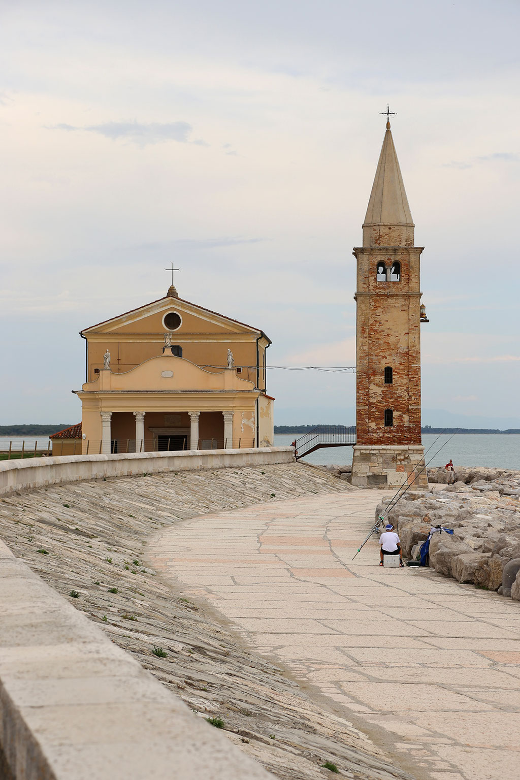 An Caorle's Küstenpromenade