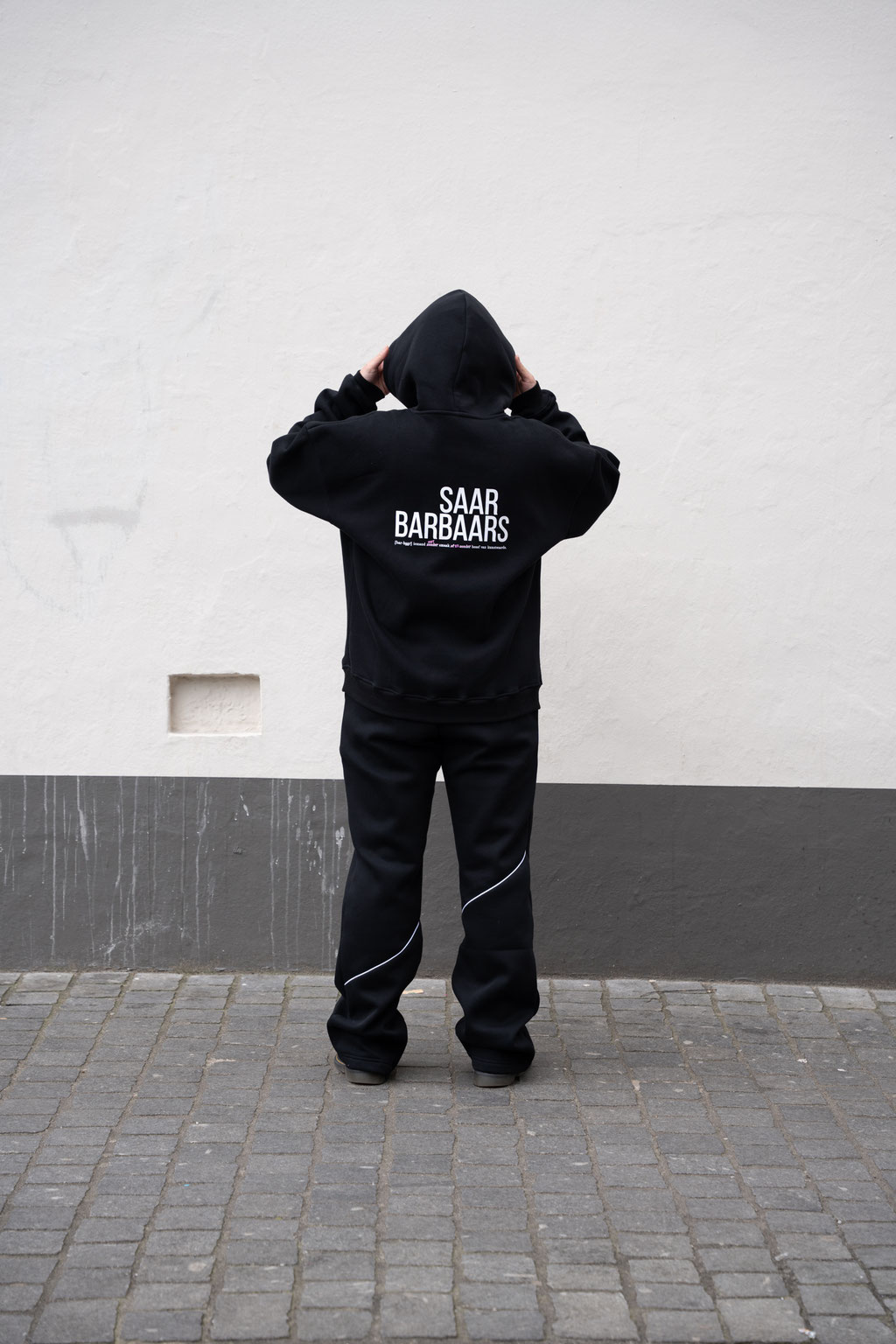SAARBARBAARS SUIT
