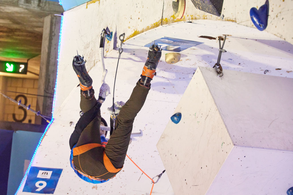 winner female Woonseon SHIN  reaches the Top
