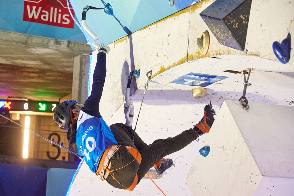 winner female Woonseon SHIN  reaches the Top