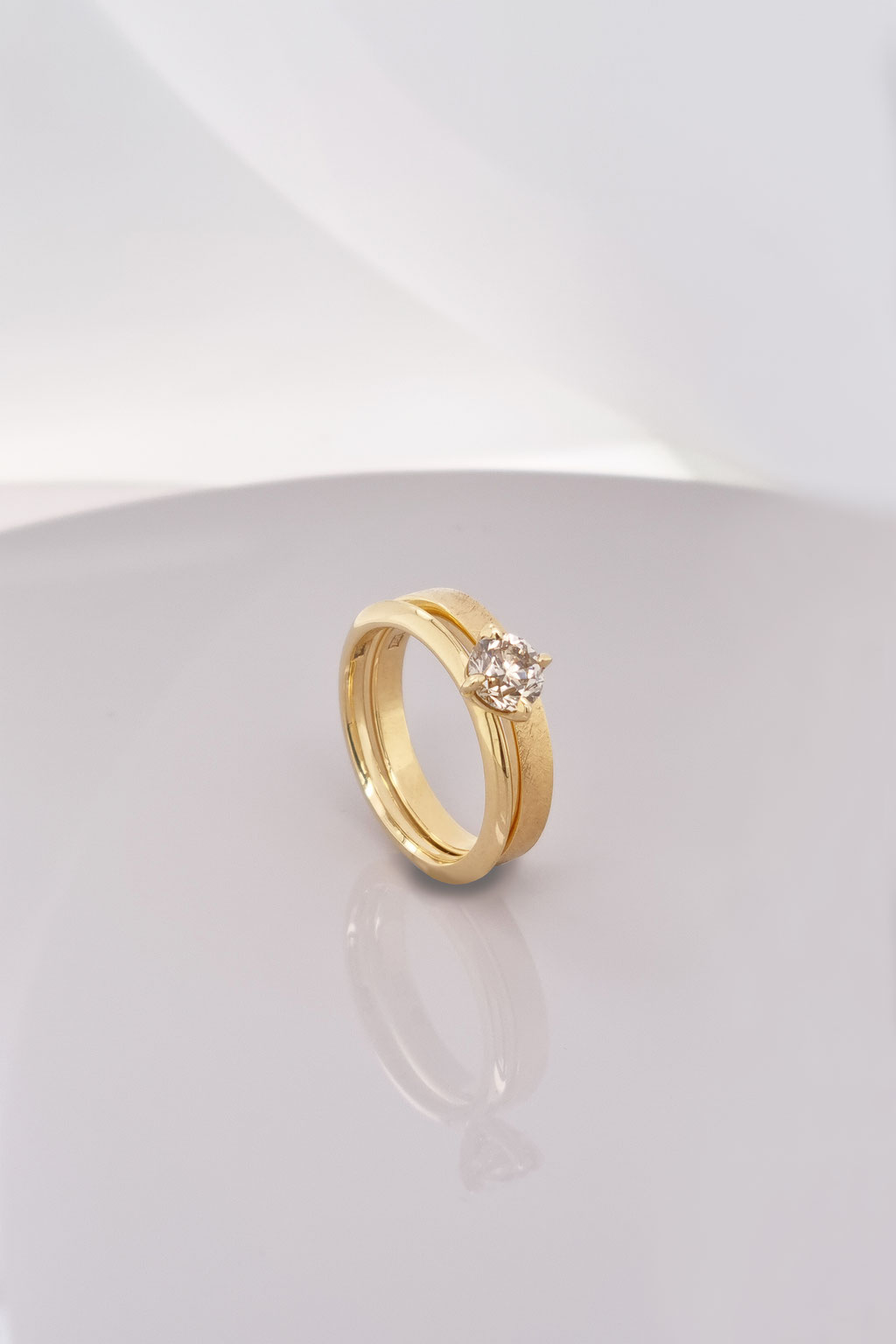 Verlobungsring mit einem champagnerfarbigen Diamanten, 18 karat Gelbgold