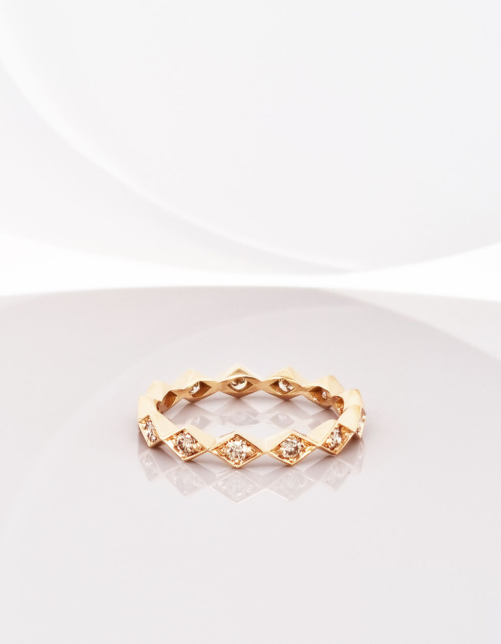 Memoirering - Rautenring, champagnberfarbige Diamanten, 18 karat Weißgold, 1.990 Euro