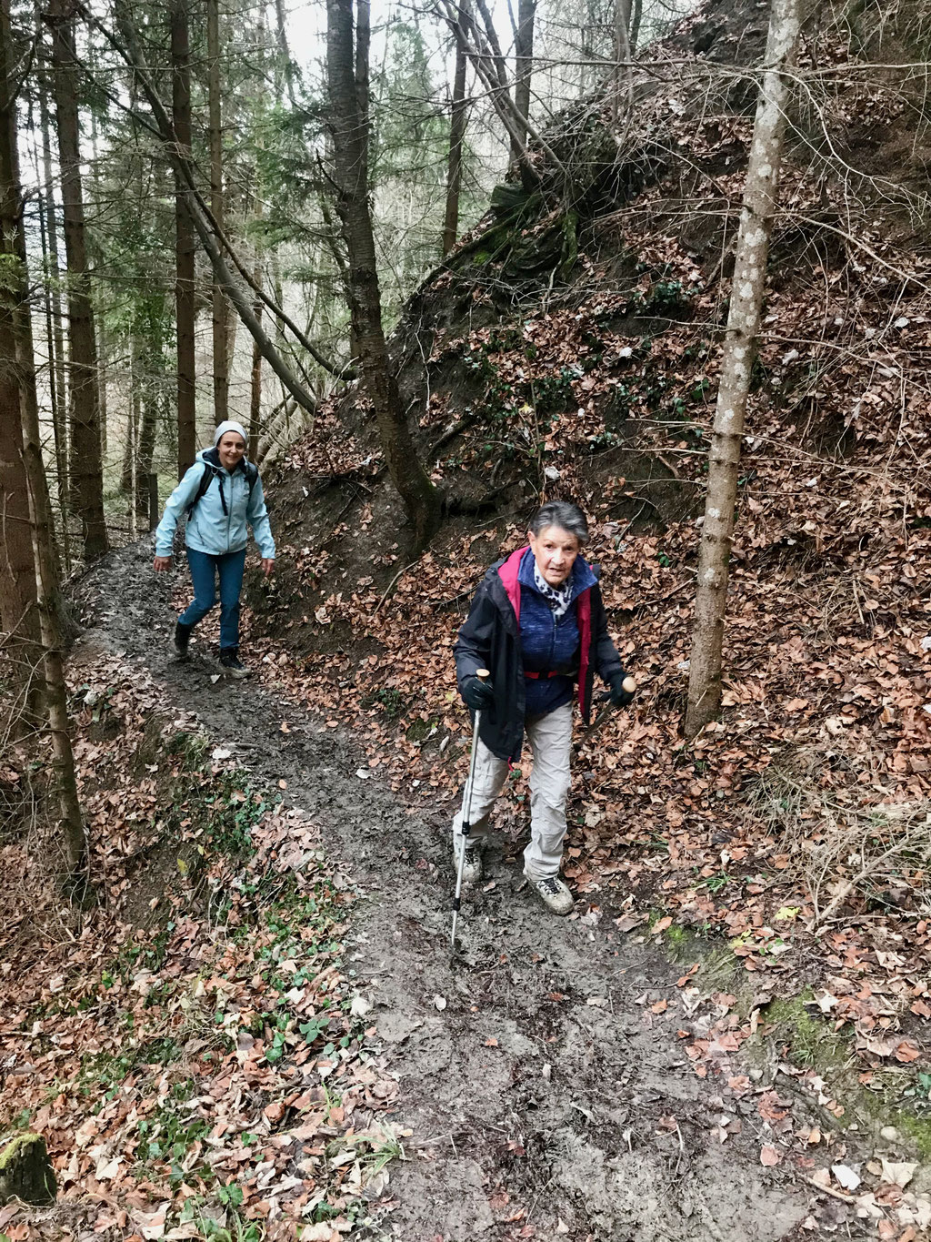 Denise Sigg und Rosmarie Fritschi auf dem Coiffeurwegli Uetliberg.