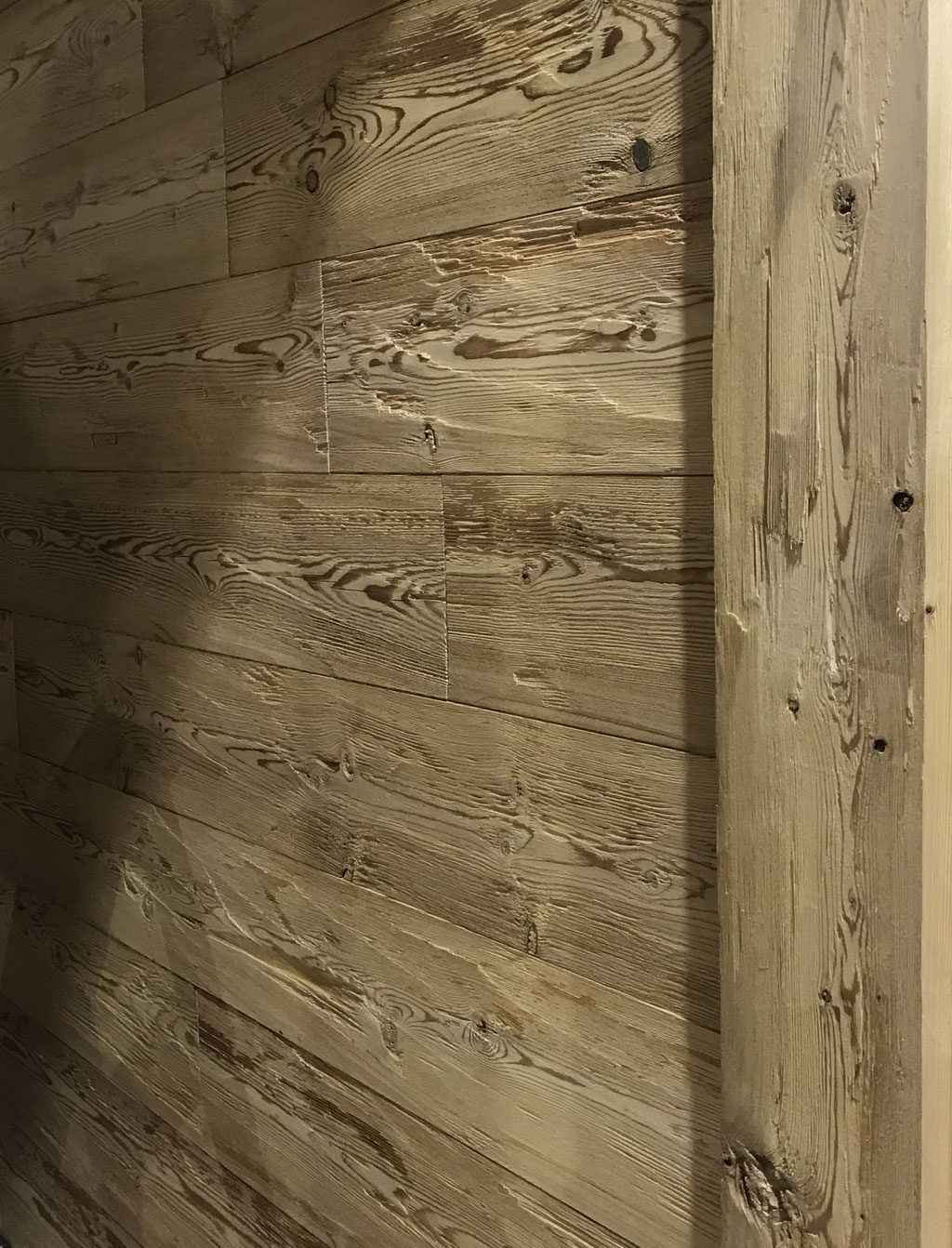 Holz Wandverkleidung aus Lärche gedämpft mit Nut und Federbrett 