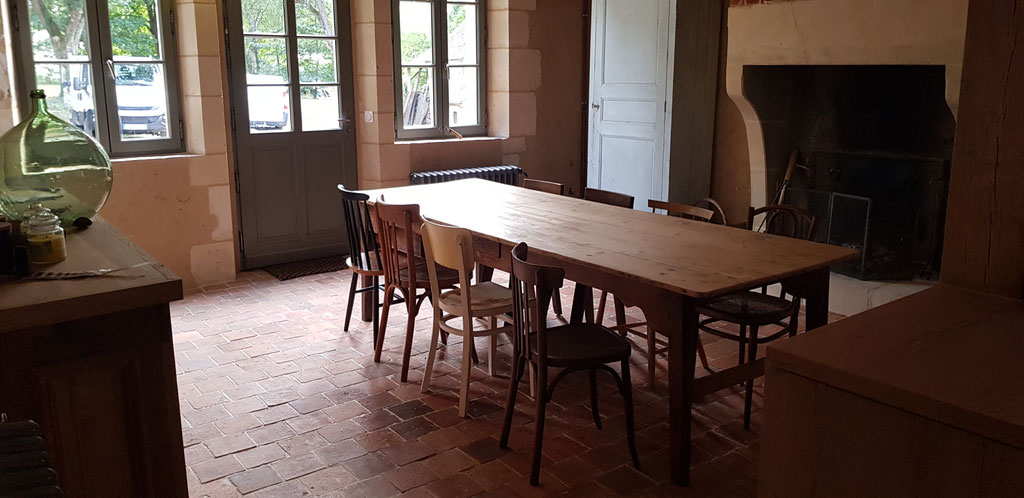 Rénovation intérieure, pavés de terre cuite de récupération