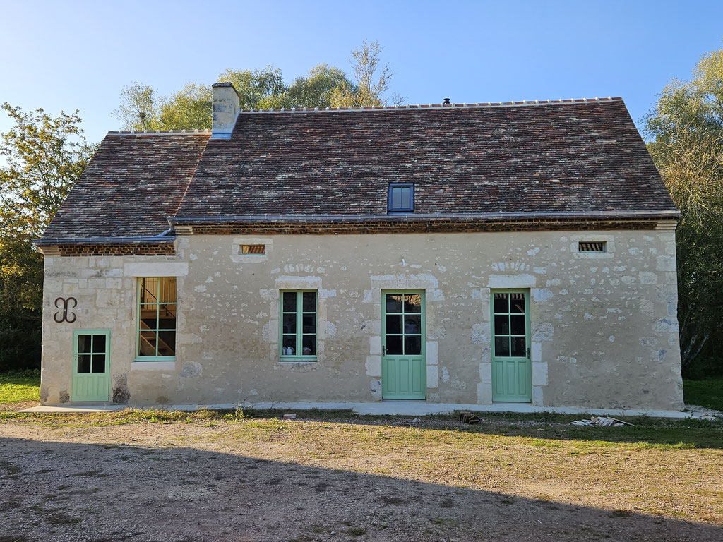 Pose de menuiseries extérieures isolantes en chêne massif