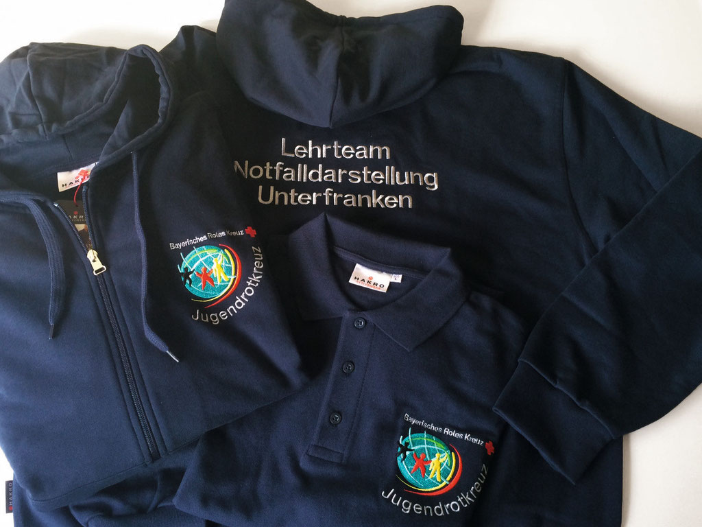 HAKRO Kapuzen-Sweatjacke Premium #605; Poloshirt Top #800 - Bestickung - BRK/JRK Würzburg (© WÖRLE medien, Textildruck Würzburg)