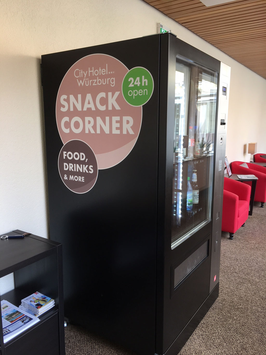 Digital-Foliendruck, Automatenbeklebung, Snack-Corner, Werbetechnik (© WÖRLE medien, Werbetechnik Würzburg)