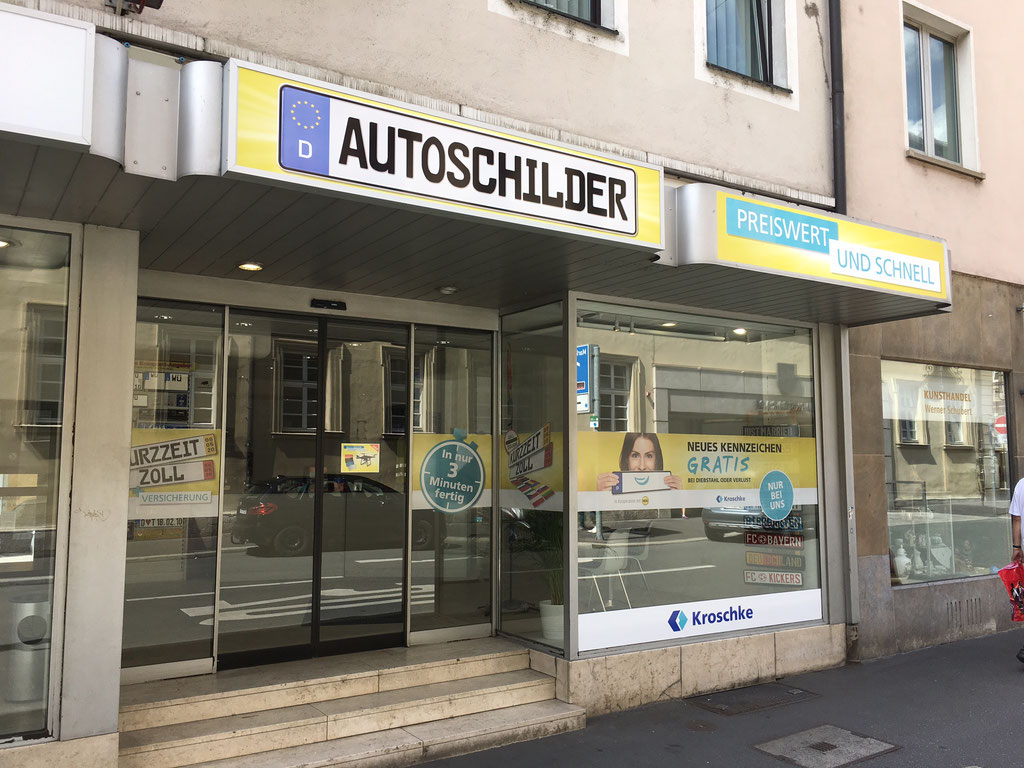 Fensterbeklebung, Einzelhandel, Schaufenster, Foliendruck, Werbetechnik (© WÖRLE medien, Werbetechnik Würzburg)